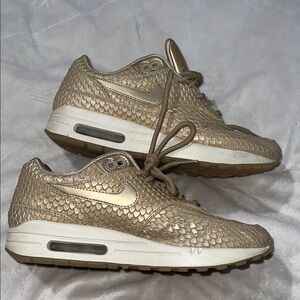 Nike air max 1   premium gold fish Women's Sneakers